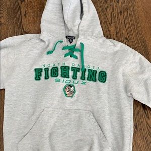 North Dakota Fighting Sioux Sweatshirt medium